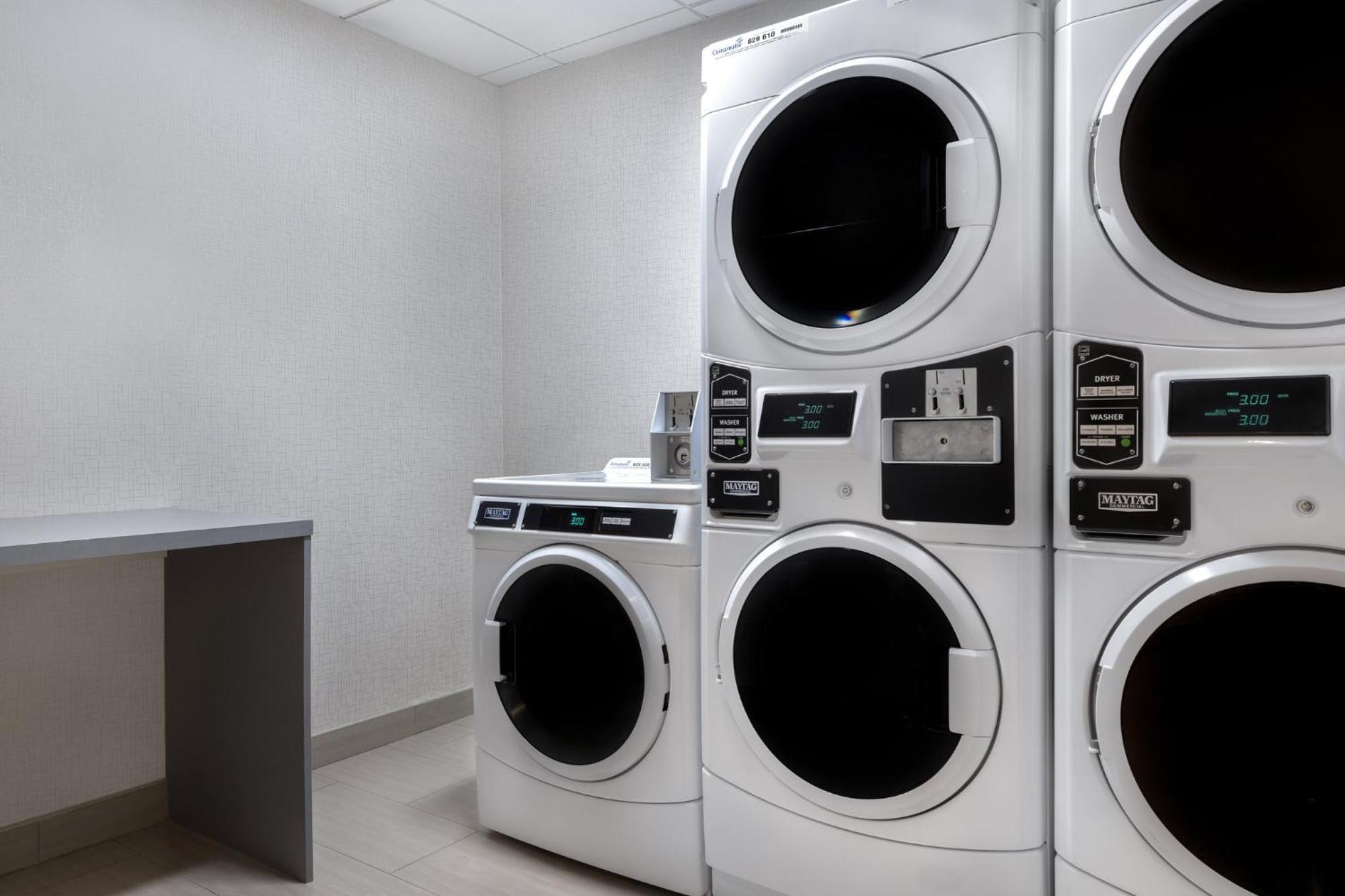 Holiday Inn Express & Suites St Thomas St. Thomas Extérieur photo